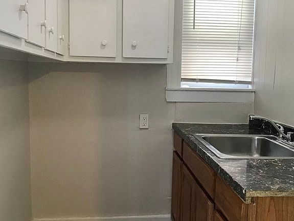 3rd image of 73 Campbell Ave APT 2