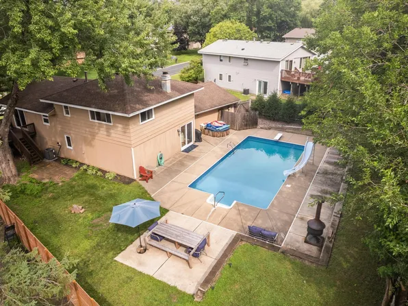 12813 Apple View Ln, Burnsville, MN 55337
