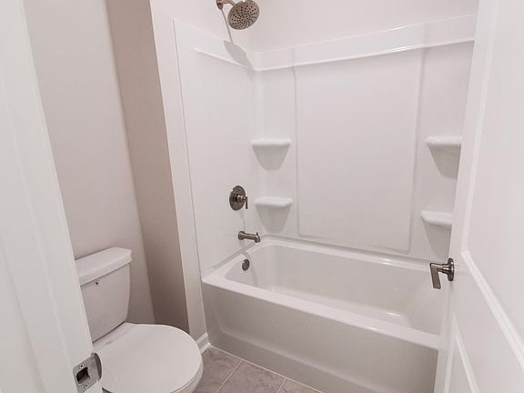 4th image of 2061 Landsburg Way