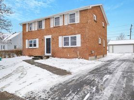 86 Meadowlawn Rd, Buffalo, NY