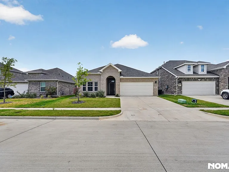 626 Cari Ln — Photo 2