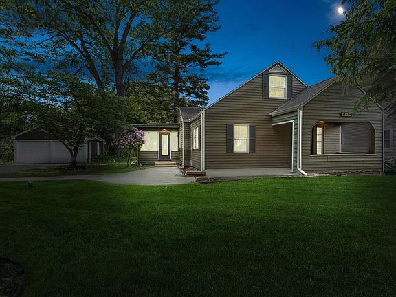 4th image of 19556 Paxson Dr N