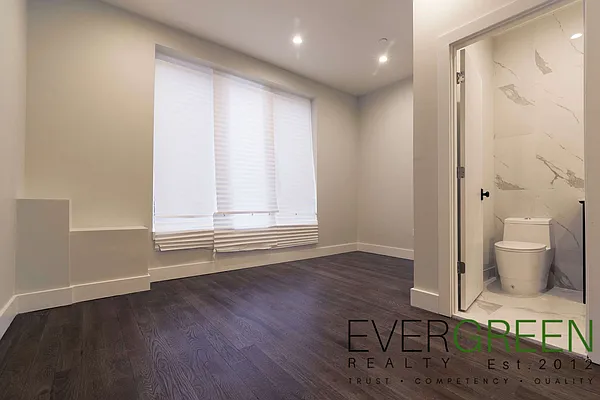 Rented by Evergreen Apartments BK | media 7