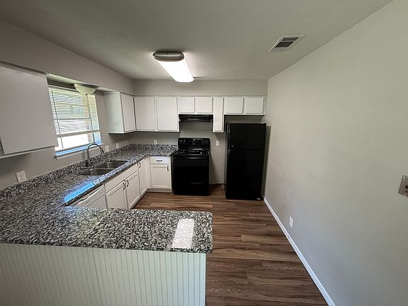3rd image of 2916 Bernice Dr