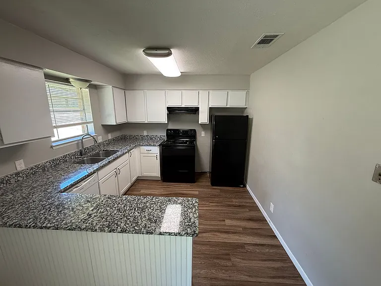 2916 Bernice Dr — Photo 4