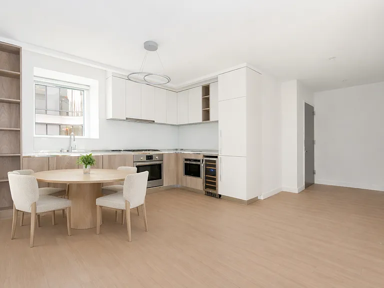 555 W 43rd St #12H — Photo 3