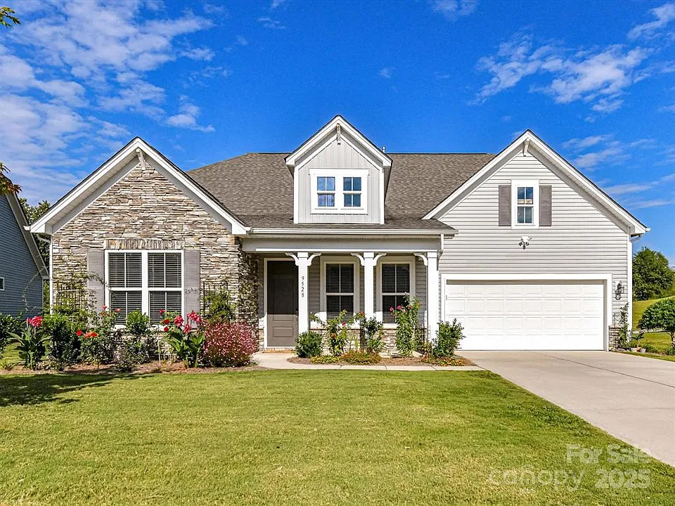 9528 Horsebit Ln