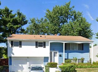 9 Back Dr, Edison, NJ 08817