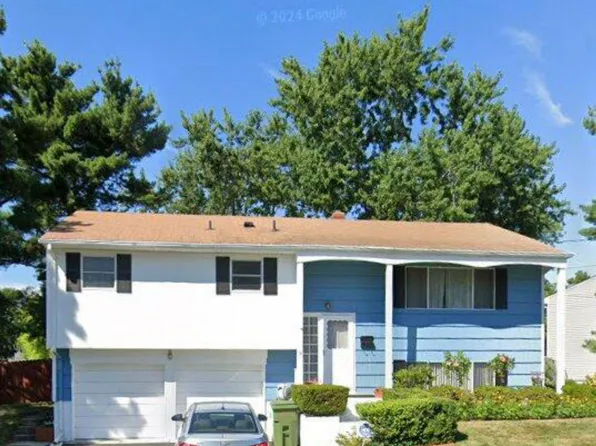 9 Back Dr, Edison, NJ 08817