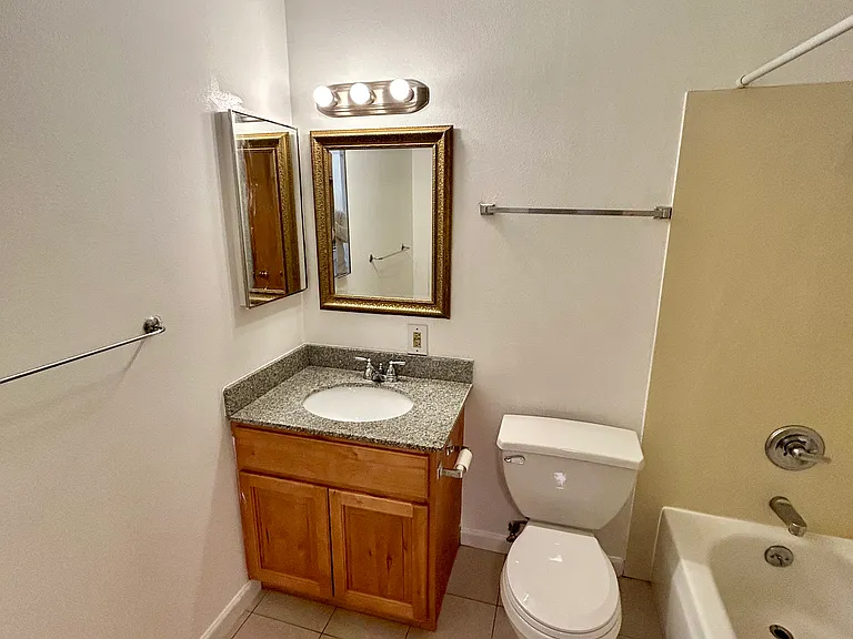 Bathroom (Second bedroom)