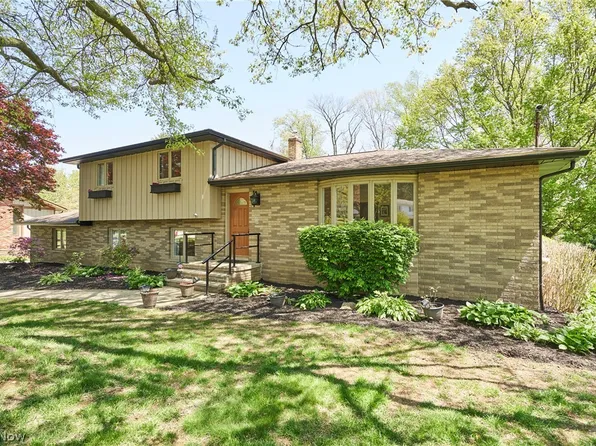 1535 Belle Meade Dr, Akron, OH 44321