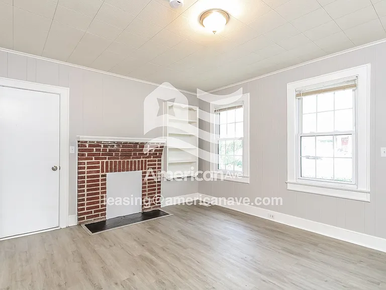 556792_002_wm_-_living_room_12920672.jpg