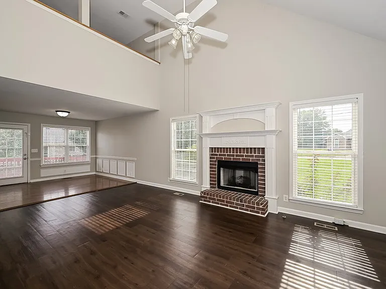 2910 Iona Dr — Photo 4