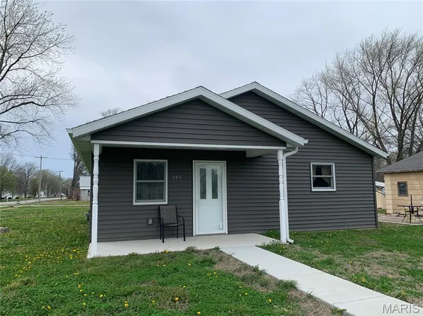 101 N Railroad St, Patoka, IL 62875