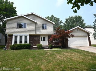 25050 Sullivan Ln, Novi, MI 48375
