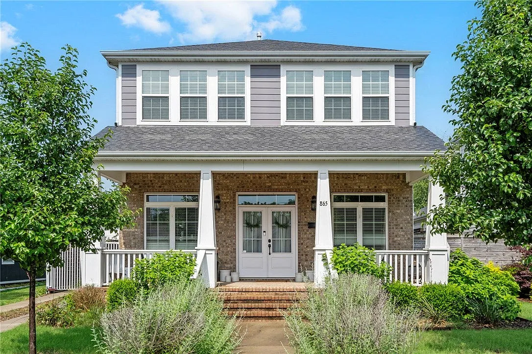 4 bed, 2.5 bath, 2364 sqft, $3,995 — Photo 1
