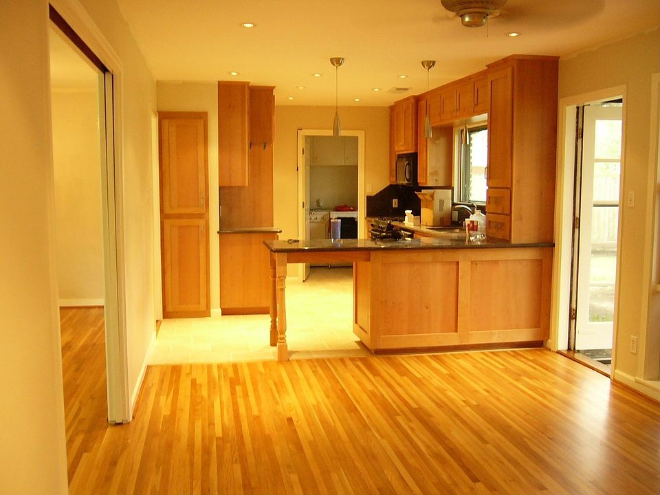 2nd image of 4814 Creekbend Dr
