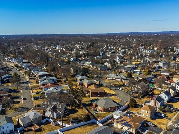 5th image of 1015 Georgian Dr