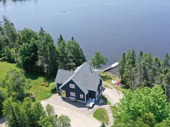 1033 Heckmans Island Rd, Lunenburg, NS B0J 2C0