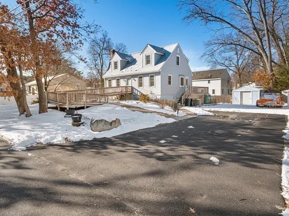 8 Pine Tree Trl, Westford, MA 01886