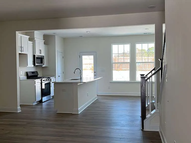 54 Amaryllis Ln — Photo 7