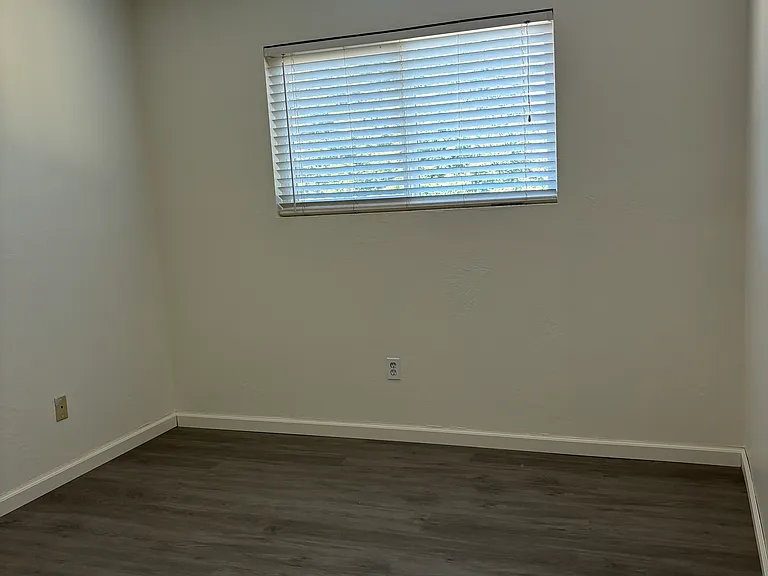 30 E Cherry Creek Rd — Photo 11