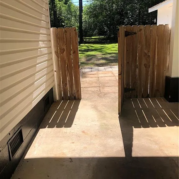 272 Border Dr W — Photo 8