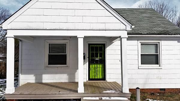 1st image of 3406 Rosewood Ave