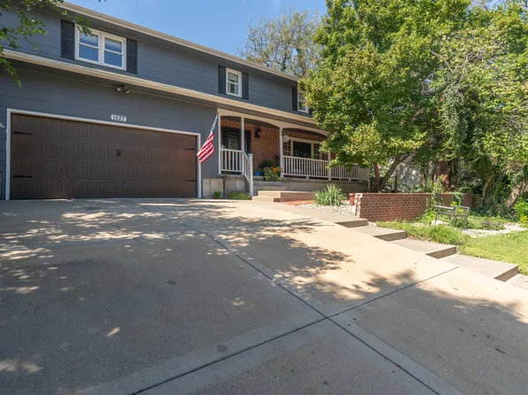 1827 Denholm Dr, Manhattan, KS 66503