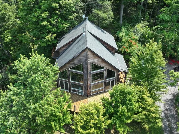 8966 Victoria Dr, Lodi, NY 14860