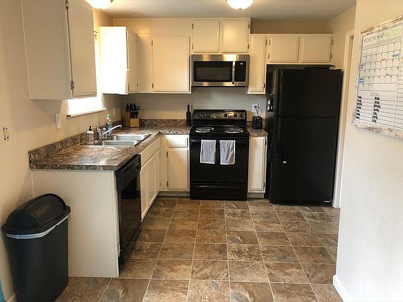 Kitchen w/Dishwasher