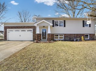 832 Briarwood Dr, Bethalto, IL