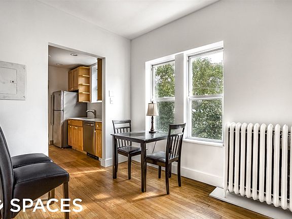 2nd image of 613 1/2 W Arlington Pl APT 3