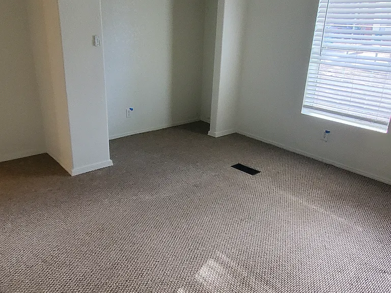 621 S 29th Dr — Photo 14