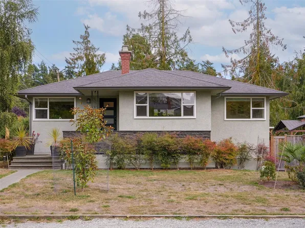 3945 Dawe Rd, Saanich, BC V8N 4H5