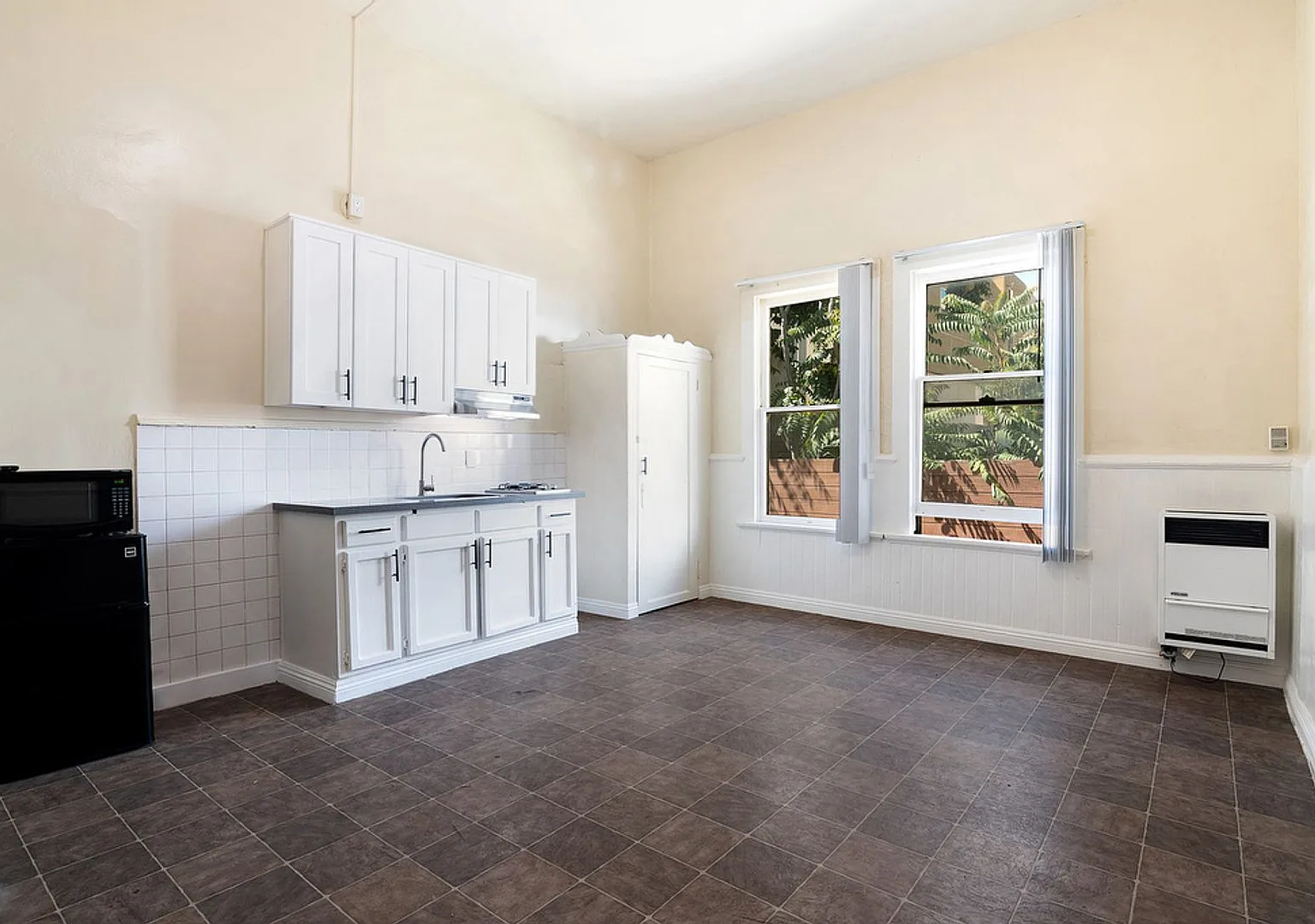 Mariachi Plaza Apartments (NEW) — Photo 1