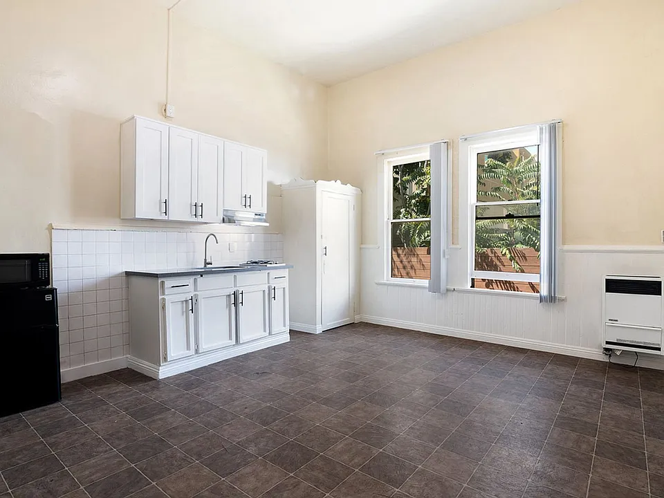 Mariachi Plaza Apartments (NEW)