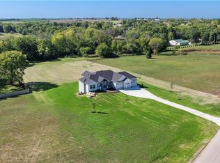 16667 Orchard Rd, Basehor, KS 66007