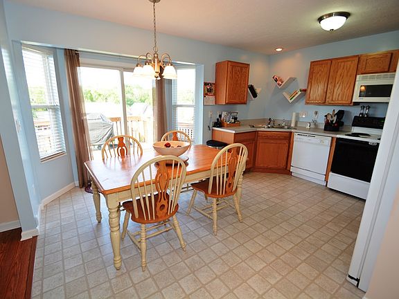 2nd image of 10392 Sharpsburg Dr