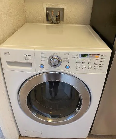 Laundry in unit (washer dryer combo)