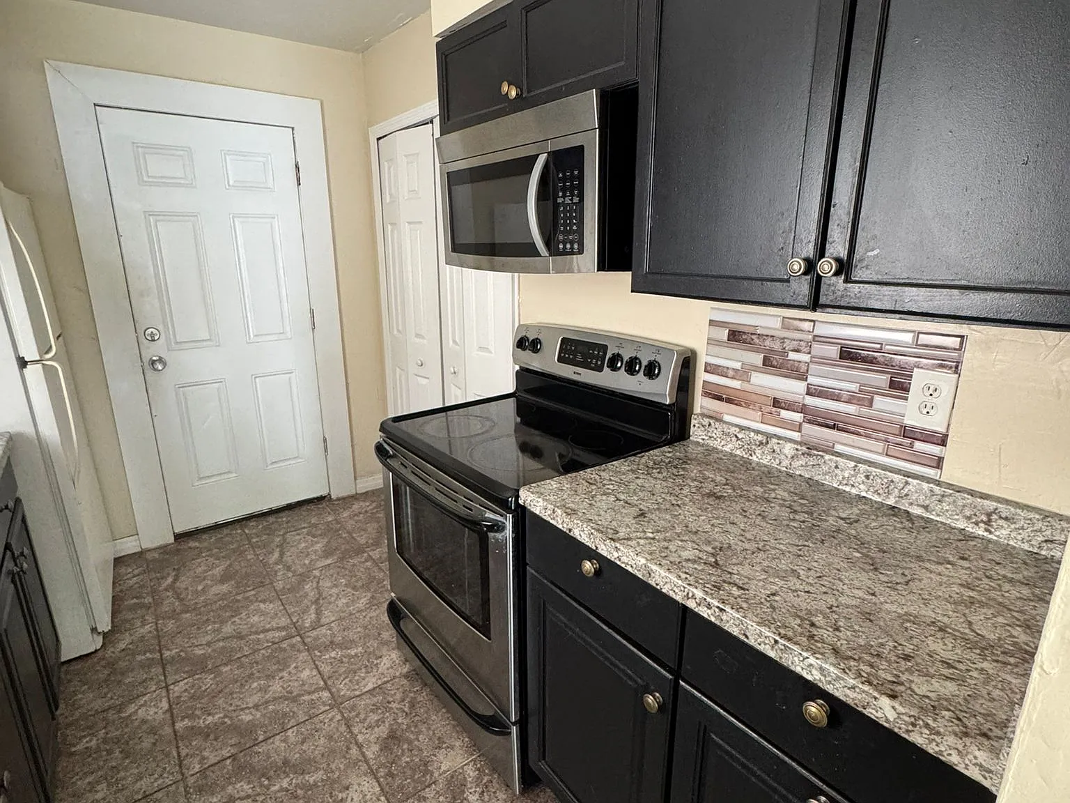 2 bed, 660 sqft, $1,250 — Photo 4