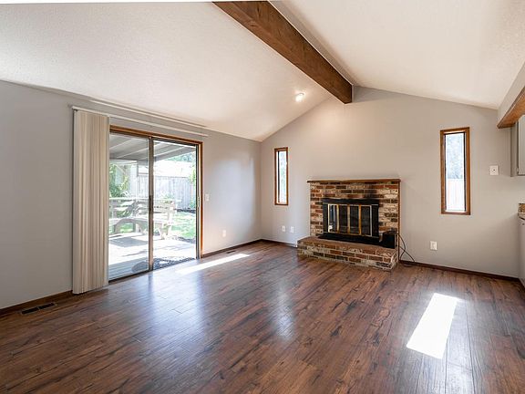 5th image of 2721 SE Aspen Ct