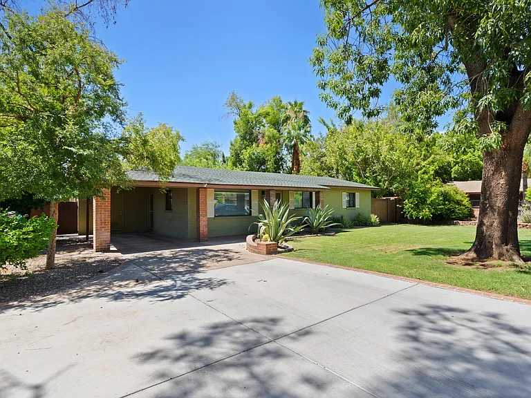 8744 N 6th Dr — Photo 3