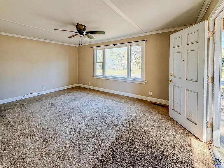 607 McArthur Blvd — Photo 4
