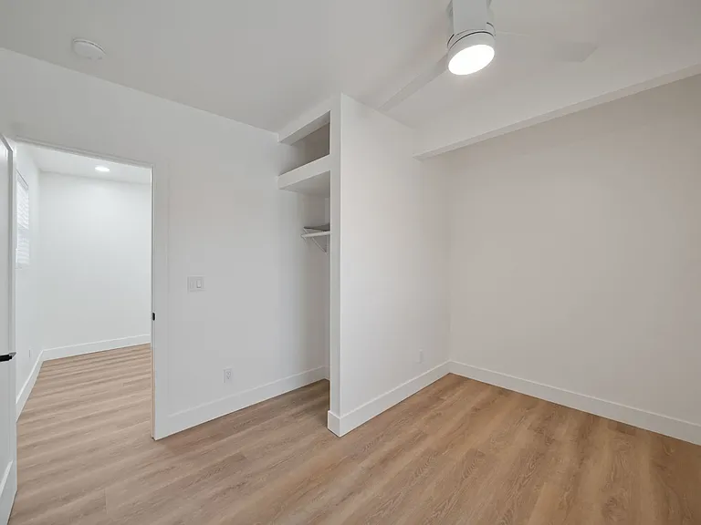 6842 Estrella Ave — Photo 10