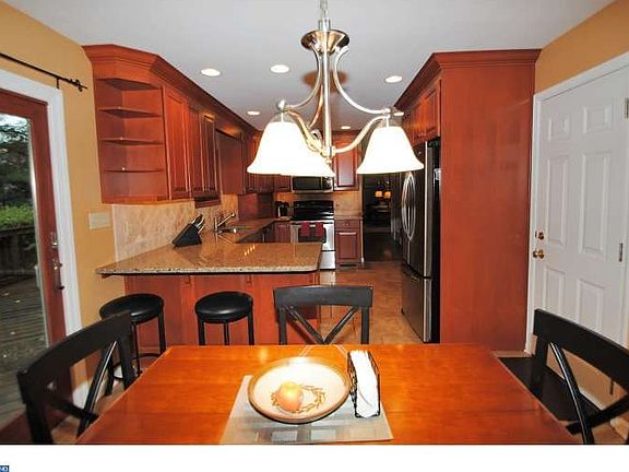 4th image of 11 Hayloft Cir