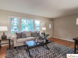 6715 N Ogden St, Omaha, NE 68104