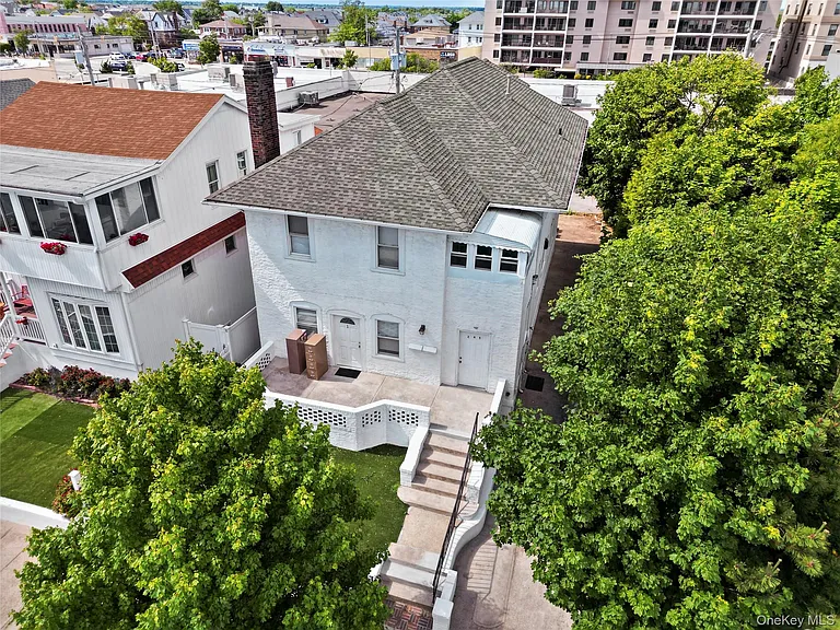 245 W Walnut St — Photo 15