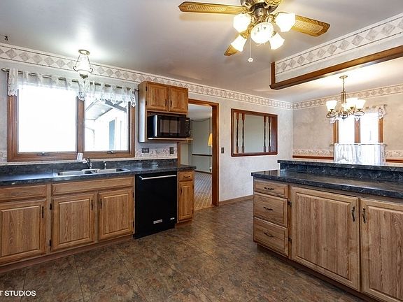 3rd image of 8164 W Evergreen Dr