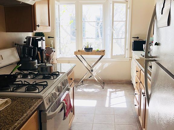 3rd image of 237 S Elm Dr APT 6